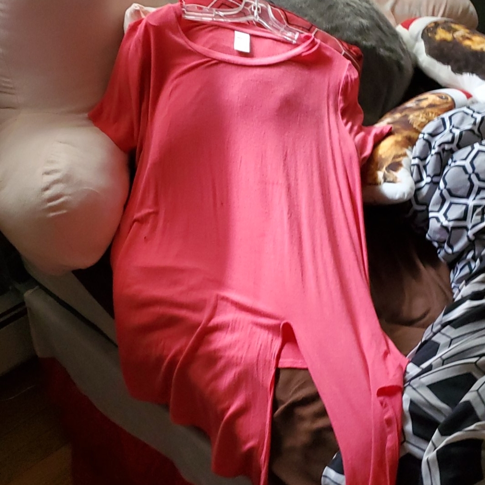 Pink tie shirt, has stretch